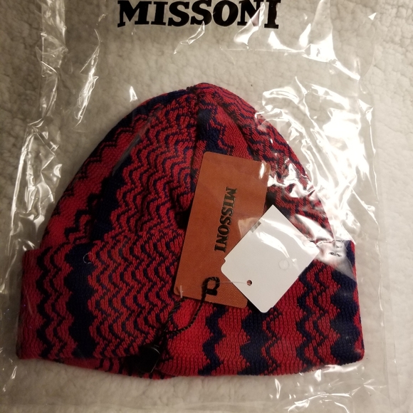 🎀❄NWT Missoni Zig Zag Wool Blend Beanie. Color: Red.🍂 - Picture 4 of 6